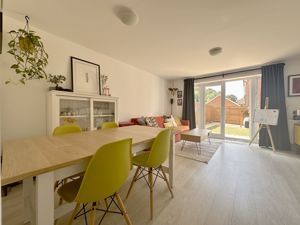 Lounge/Diner- click for photo gallery